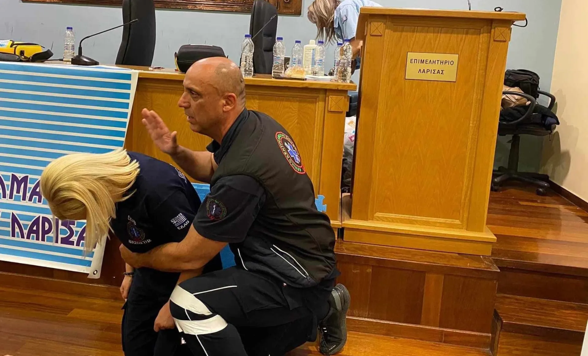 Ασφαλιστές Λάρισας: Σεμινάριο κάρπα και δωρεά από την NP απινιδωτή στο δήμο