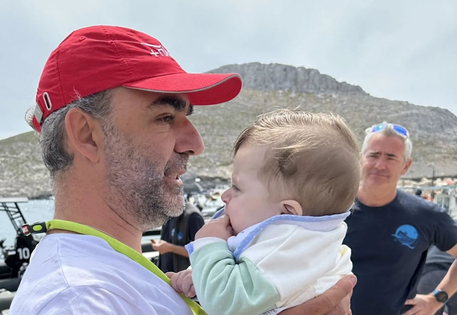 Θαλασσινή απόβαση προσφοράς της Σύμπλευσης στα μικρά νησιά του Αιγαίου
