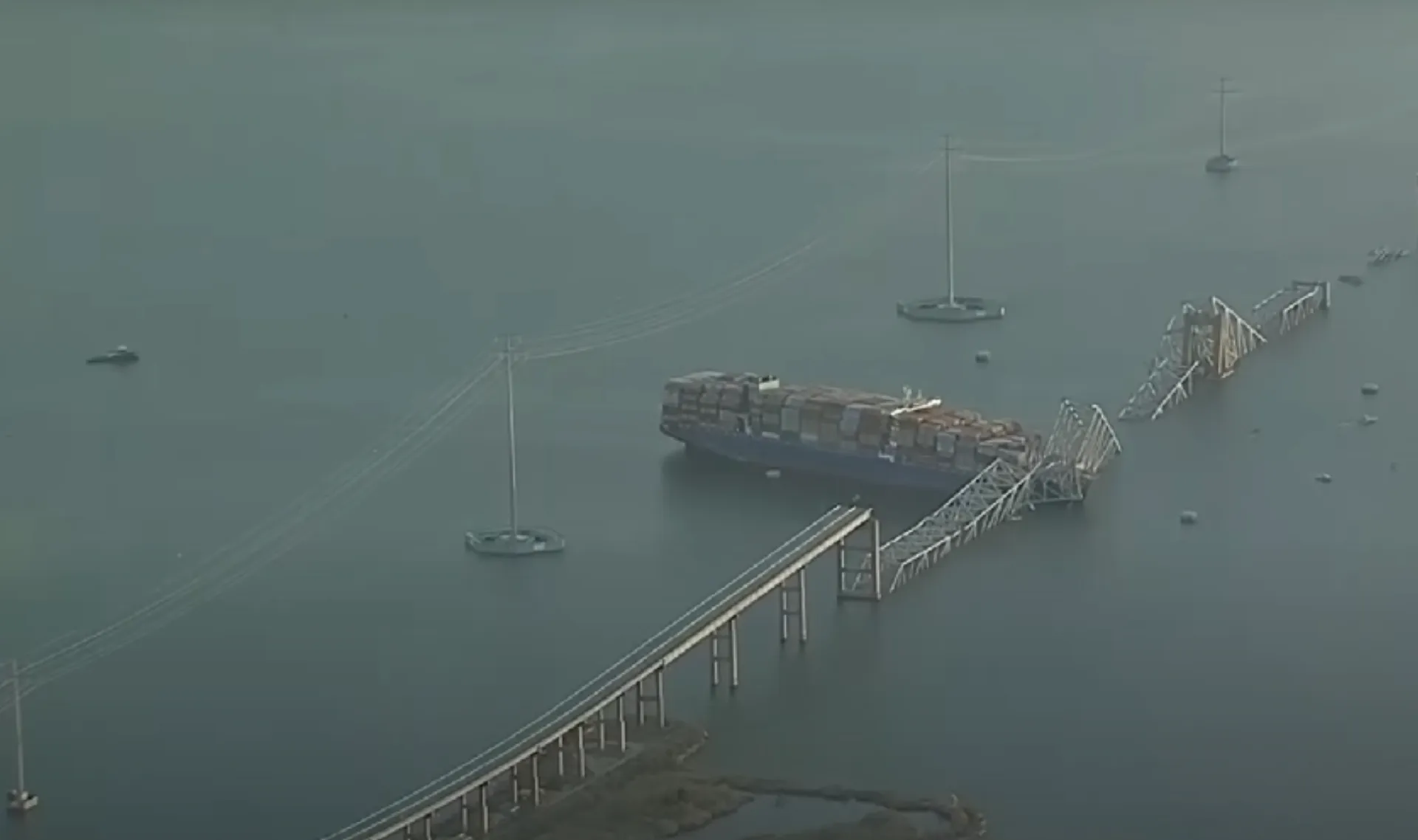 Συνεχίζονται οι έρευνες για τα 4 Blackouts στο πλοίο Dali