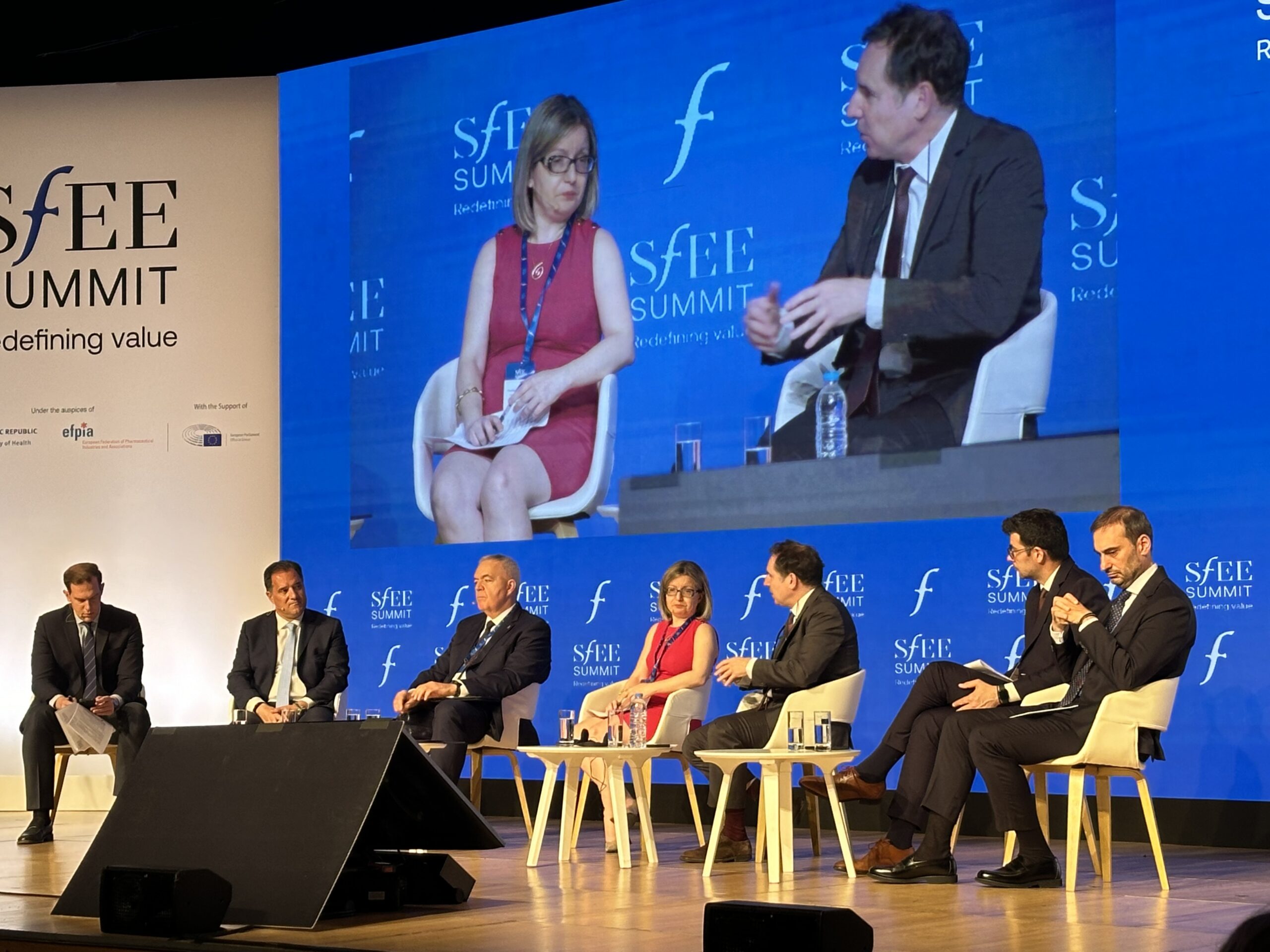 Μνημόνιο συνεργασίας μεταξύ Πολιτείας και φαρμακοβιομηχανίας για αυξημένη πρόσβαση στις καινοτόμες θεραπείες