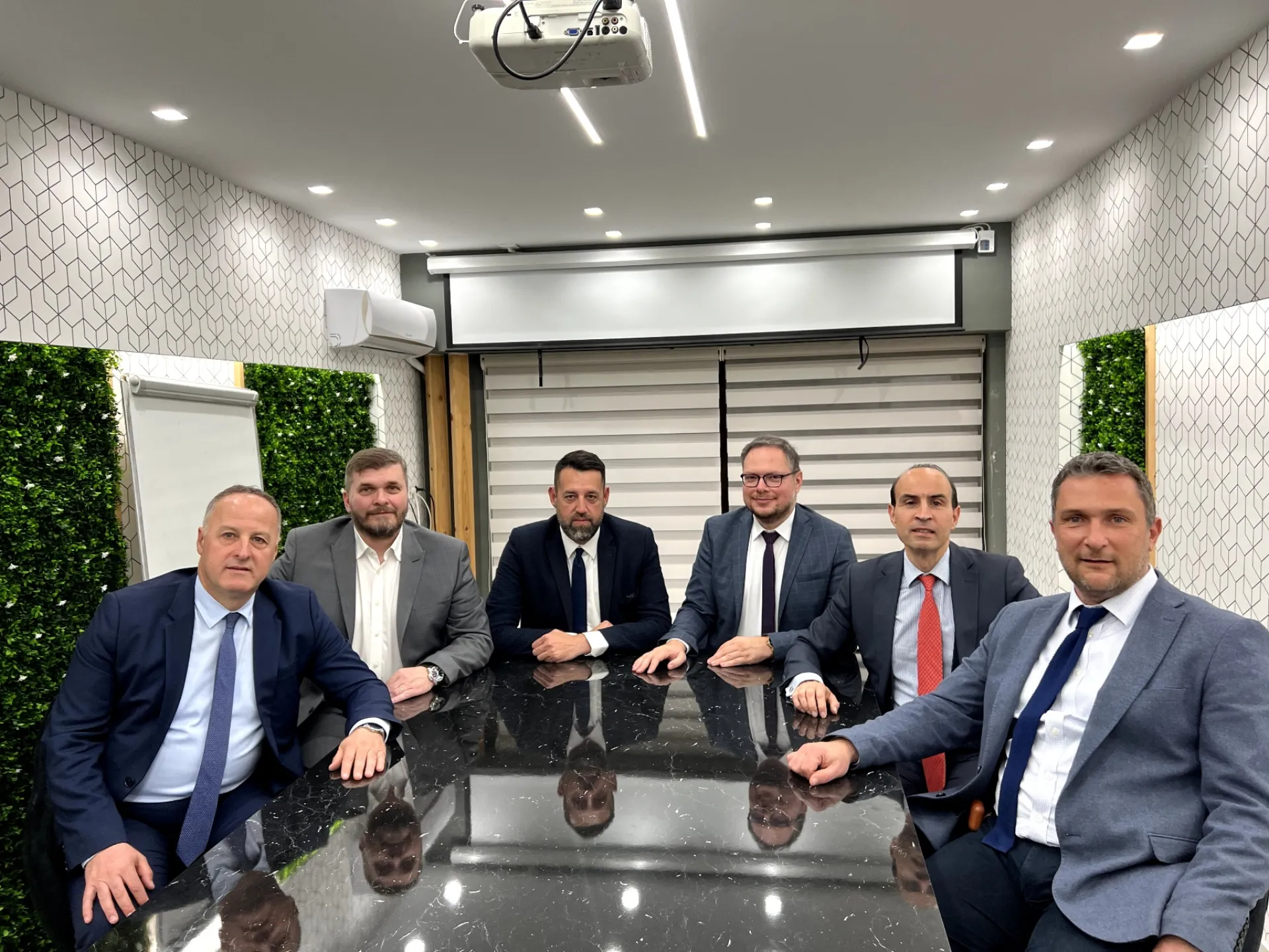 Οι F.I. Leaders & οι ισχυρές εταιρείες πίσω από το εγχείρημα.