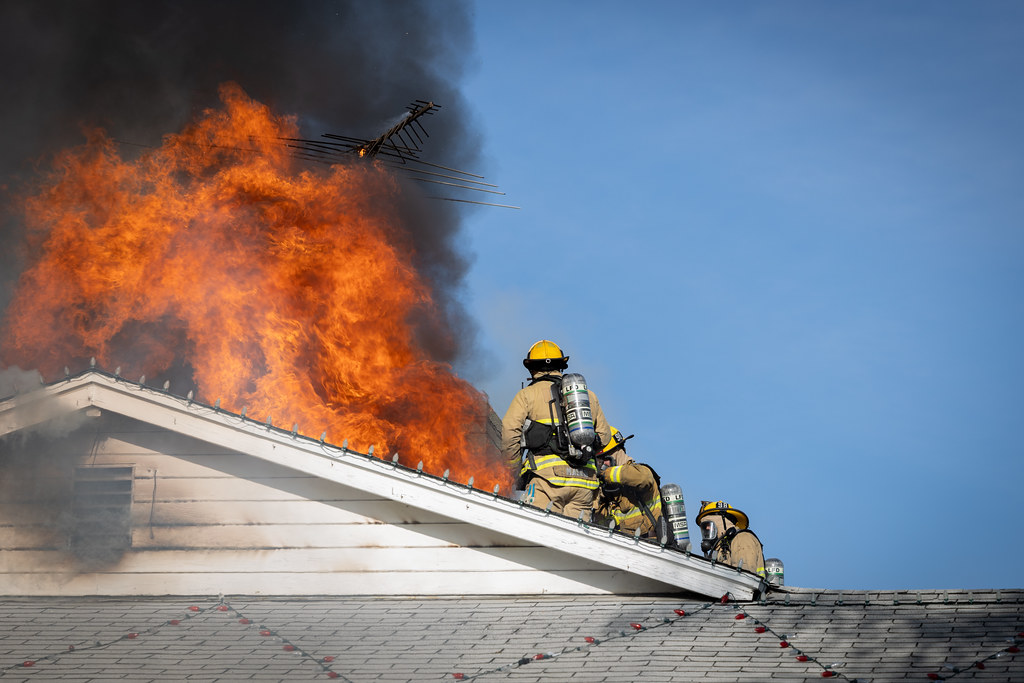 Μεγάλες αλλά διαχειρίσιμες οι απώλειες των αντασφαλιστών από τις φωτιές στο Λος Άντζελες