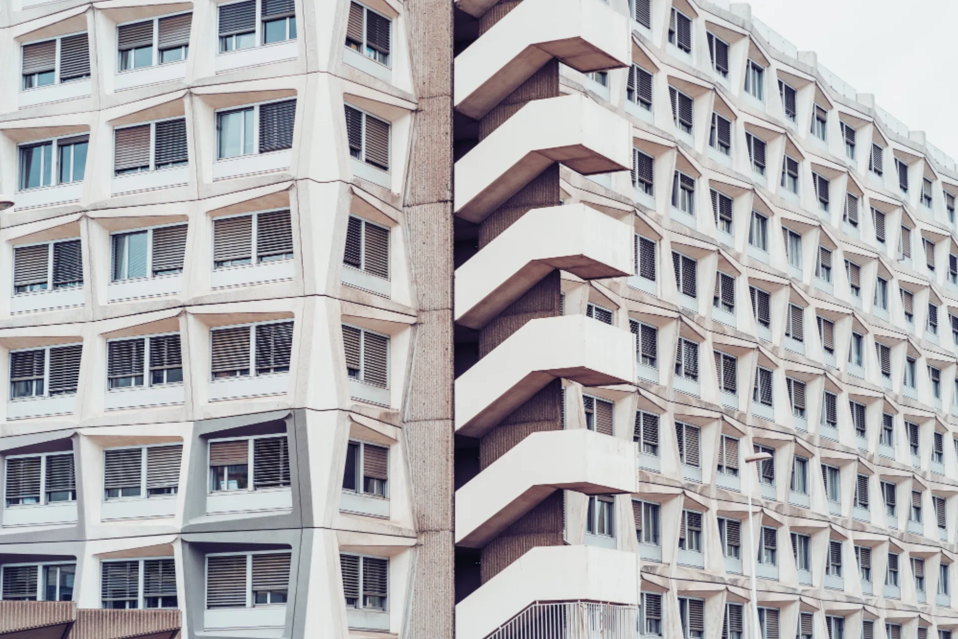 Στο τραπέζι η υποχρεωτική ασφάλιση κατοικιών