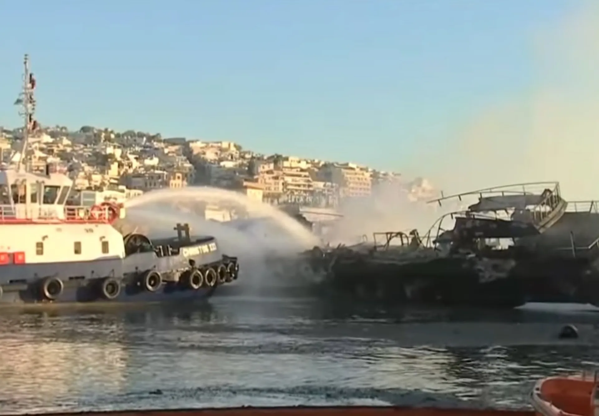 Κάηκαν ολοσχερώς 4 σκάφη στην Μαρίνα Ζέας