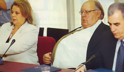 Πιστεύετε ότι τα… παχύδερμα της Πολιτικής θα μας σώσουν;