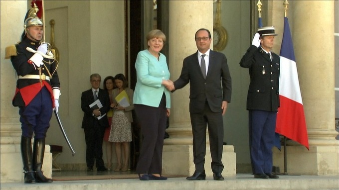 Μέρκελ – Ολάντ αυξάνουν τις πιέσεις προς τον Τσίπρα