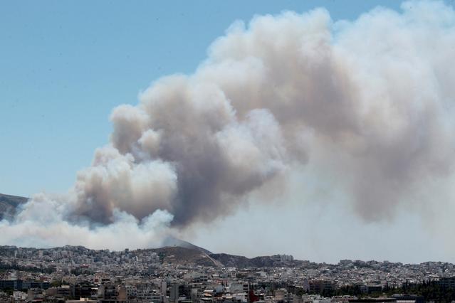 Στις φλόγες η χώρα – 52 εστίες φωτιάς σε 24 ώρες