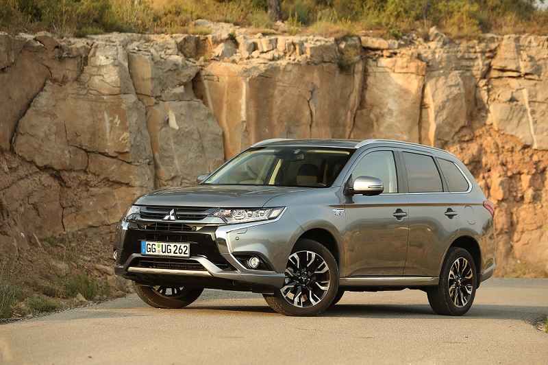 New Outlander - MY16 - 3-4 front Spain