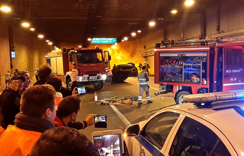 Στιγμιότυπο από την άσκηση αντιμετώπισης οδικού δυστυχήματος στην Αττική Οδό