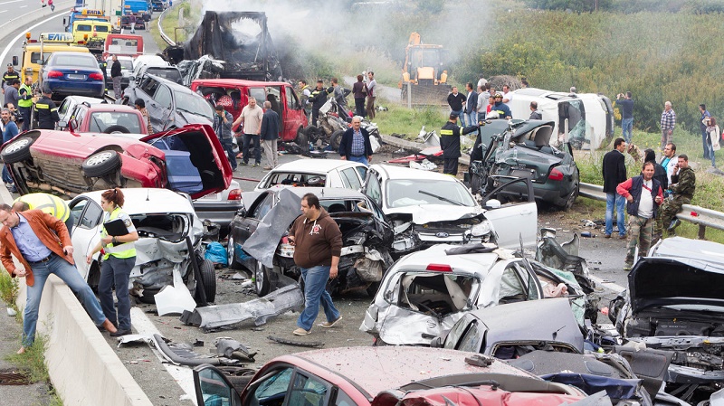 insurancedaily.gr-dead-23-injured-in-40-car-car-pile-up_7.w_hr