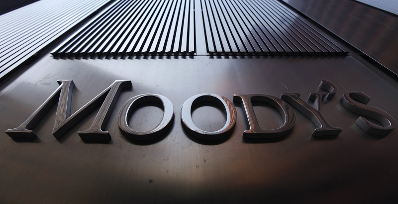 A Moody's sign on the 7 World Trade Center tower is photographed in New York August 2, 2011. Behind all too many of market moves in government debt of late has been a report from one of the major credit ratings agencies. Standard & Poor's is the biggest and arguably the most influential, fast followed by Moody's Investor Service and then their smaller rival, Fitch Ratings. In national capitals, they are alternately villified by politicians or held out as just arbiters for denouncing government profligacy. REUTERS/Mike Segar (UNITED STATES - Tags: BUSINESS POLITICS)
