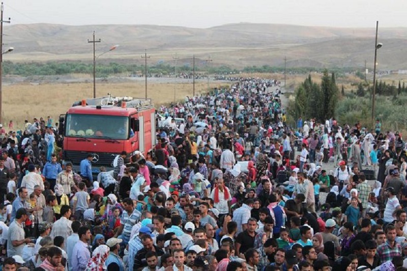 epa03831112 A handout photo released by UNHCR dated 15 August 2013 showing thousands of Syrians streaming across a bridge over the Tigris River, entering Iraq at a point where movement is normally tightly controlled by both countries. Days before the sudden influx, monitors reported that people were arriving by bus and setting up makeshift camps on the Syrian side of the Peshkhabour border crossing.  EPA/Galiya Gubaeva / UNHCR / HANDOUT MANDATORY CREDIT UNHCR HANDOUT EDITORIAL USE ONLY/NO SALES