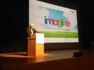 Ο Γ. Κώτσαλος, διευθύνων σύμβουλος INTERAMERICAN, στο βήμα κατά την παρουσίαση του «IMAGINE».