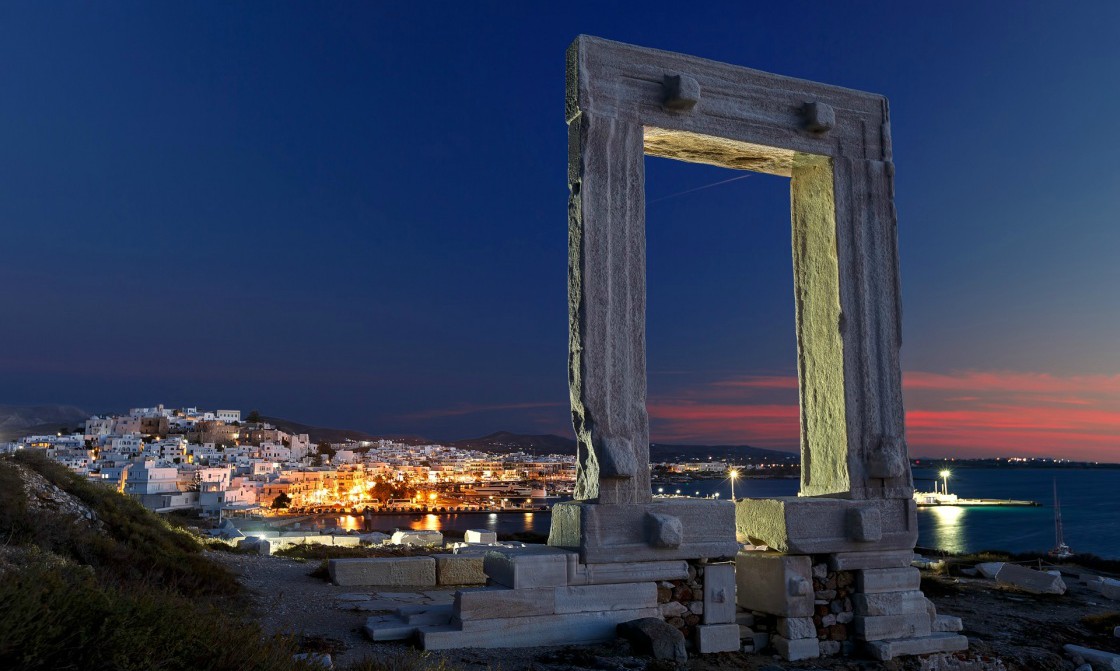 chwra-najou-najos-ancient-entrance-to-apollo-temple-portara-naxos-island-greece-330-4882