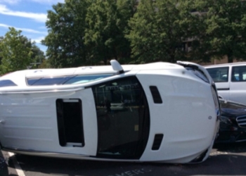 Τράκαρε μέσα σε 6 δευτερόλεπτα 4 αμάξια σε… test drive