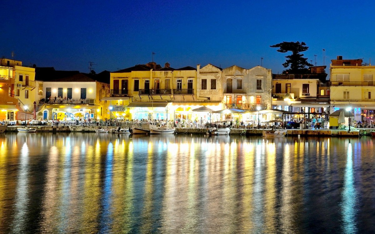 the-venetian-harbour-of-rethymno-in-the-evening