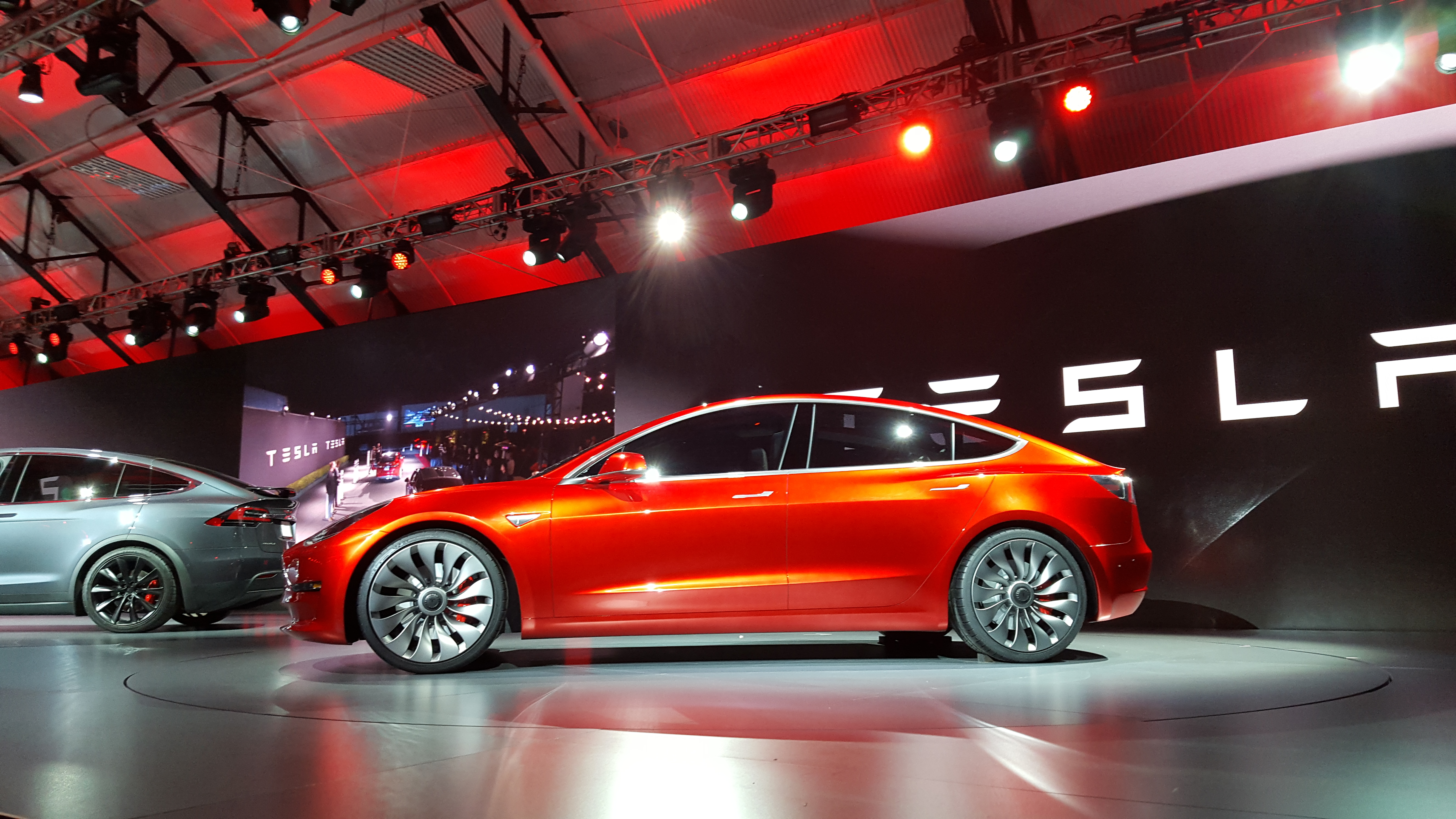 Πουλούν αυτοκίνητα ενσωματώνοντας στην τιμή την ασφάλιση