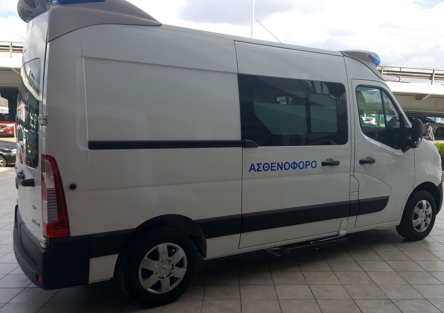 NV400-AMBULANCE8
