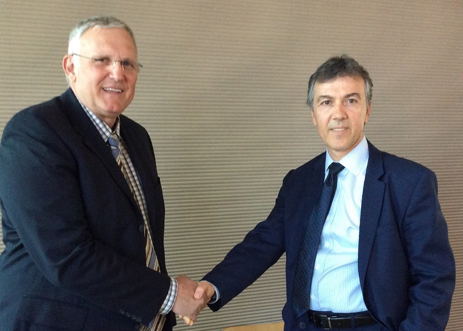 (Από αριστερά) Ο Νίκος Πέππας, Country Manager Greece, Cyprus, Bulgaria της SAS με τον Ξενοφώντα Λιαπάκη, γενικό διευθυντή ΙΤ & Services της INTERAMERICAN
