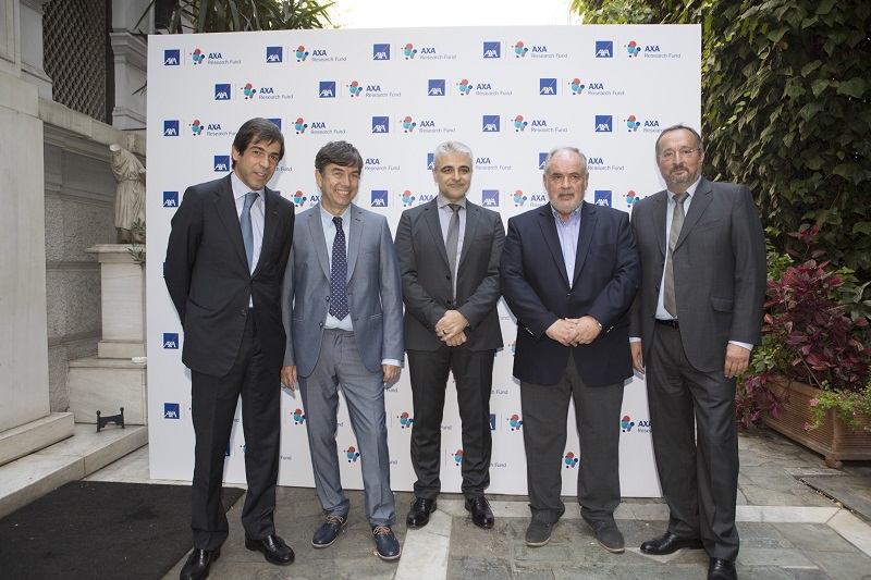 Ερρίκος Μοάτσος (Διευθύνων Σύμβουλος, ΑΧΑ Ελλάδας), Δρ. Ιωάννης Ταλιανίδης (Διευθυντής Ινστιτούτου Μοριακής Βιολογίας και Βιοτεχνολογίας, κάτοχος ακαδημαϊκής έδρας ΑΧΑ), Νεκτάριος Ταβερναράκης (Πρόεδρος ΔΣ, Ίδρυμα Τεχνολογίας και Έρευνας, Καθηγητής Ιατρικής Σχολής, Πανεπιστήμιο Κρήτης), Κώστας Φωτάκης (Αναπληρωτής Υπουργός Έρευνας και Καινοτομίας), Christophe Chantepy (Πρέσβης Γαλλίας στην Ελλάδα)