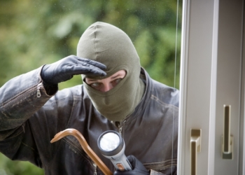 Το ποστάρισμα στις διακοπές μπορεί να ακυρώσει την ασφαλιστική σας κάλυψη