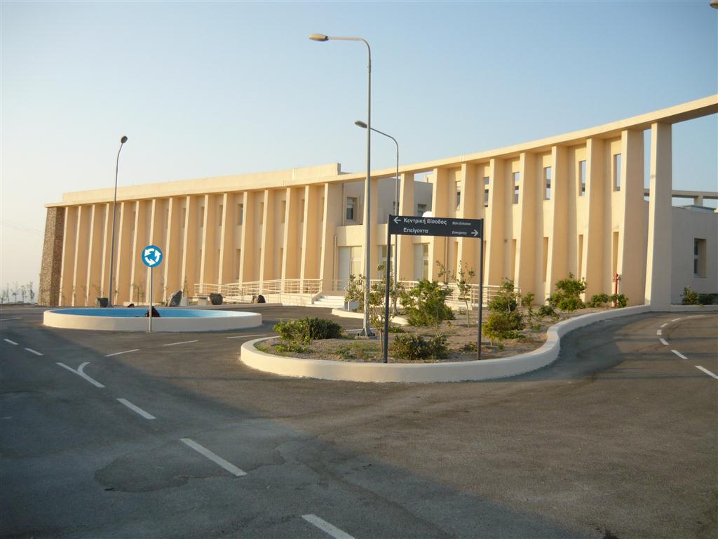 ΠΟΕΔΗΝ: Ιδιωτικό μαγαζί το νοσοκομείο της Σαντορίνης – Διπλάσιες τιμές στους Έλληνες