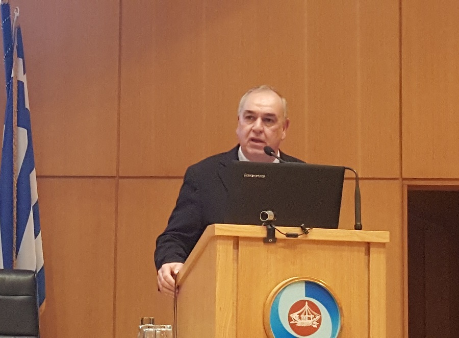 Ο Γιώργος Βελιώτης, γενικός διευθυντής ασφαλίσεων Ζωής και Υγείας INTERAMERICAN, στο βήμα του συνεδρίου για τον τουρισμό υγείας στην Κρήτη