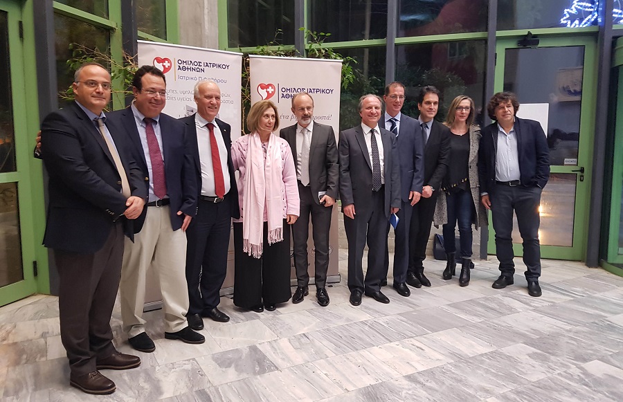 (Από αριστερά) Ν. Ζαμπιαδάκης, Γαστρεντερολόγος, Συνεργάτης Ιατρικού Π. Φαλήρου, Ι. Ντούπης, Παθολόγος – Διαβητολόγος, Διευθυντής Διαβητολογικού Τμήματος Ιατρικού Π. Φαλήρου, Ι. Πυρνοκόκης, Γενικός Διευθυντής Ιατρικού Π. Φαλήρου, Φ. Λαούδη, Γαστρεντερολόγος, Διευθύντρια Γαστρεντερολογικού Τμήματος Ιατρικού Π. Φαλήρου, Μ. Καλογερής, Ακτινολόγος, Διευθυντής Τμήματος Ιατρικών Απεικονίσεων, Επιστημονικός Διευθυντής Ιατρικού Π. Φαλήρου, Σ. Γεωργόπουλος, Γαστρεντερολόγος, Διευθυντής Γαστρεντερολογικού Τμήματος Ιατρικού Π. Φαλήρου, Η. Ξηρουχάκης, Γαστρεντερολόγος, Συνεργάτης Ιατρικού Π. Φαλήρου, Κ. Ζωγράφος, Γαστρεντερολόγος, Συνεργάτης Ιατρικού Π. Φαλήρου, Β. Παπανδρεοπούλου, Διευθύντρια Νοσηλευτικής Υπηρεσίας Ιατρικού Π. Φαλήρου, Σ. Αποστόλου, Ψυχίατρος, Συνεργάτης Ιατρικού Π. Φαλήρου