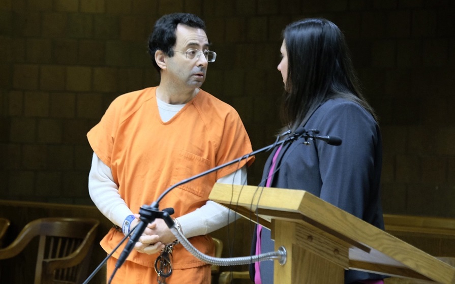 ο νασαρ με χειροπέδες στο αμερικανικό δικαστηριο