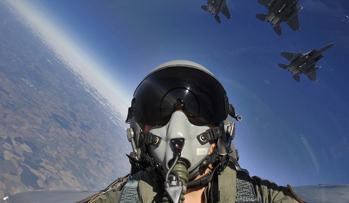 πιλοτος σε mirage με κρανος