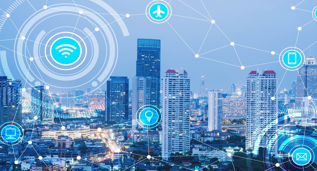 πόλη με σηματάκι email, υπολογιστή, wifi. Μια smart city