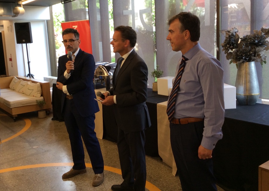 (Από αριστερά) Γιάννης Καντώρος, διευθύνων σύμβουλος INTERAMERICAN, Caspar Veldkamp, πρέσβης της Ολλανδίας στην Ελλάδα, Ξενοφών Λιαπάκης, γενικός διευθυντής Ψηφιακού Μετασχηματισμού INTERAMERICAN