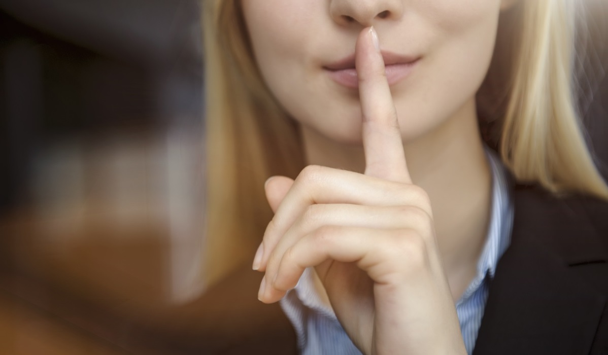 Ασφαλιστής τσάκωσε τη γυναίκα του με βουλευτή του θεσσαλικού κάμπου