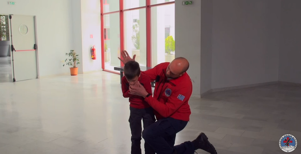 Πρώτες Βοήθειες σε παιδί που πνίγεται