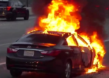 Μπαράζ εμπρηστικών επιθέσεων σε οχήματα το βράδυ