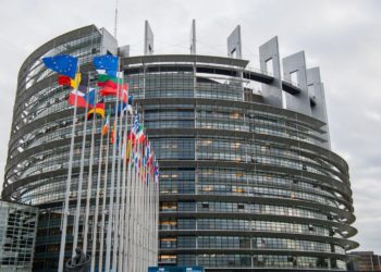 ΕΕ: Έξαρση ψευδών ειδήσεων για τον COVID-19