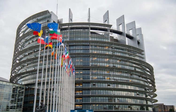 ΕΕ: Έξαρση ψευδών ειδήσεων για τον COVID-19