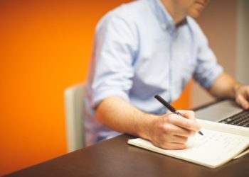 Την Μ. Τρίτη ανοίγει η πλατφόρμα για τα 800 ευρώ στους επαγγελματίες