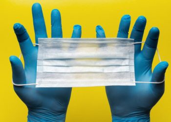 Πρέπει τελικά να φοράμε μάσκες;