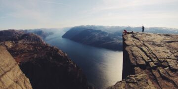 adventure-cliff-lookout-people-insurancedaily