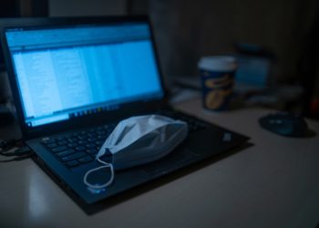 black laptop computer