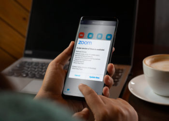 Χρησιμοποιείτε Zoom?! Διαβάστε πόσο ιδιωτικό και ασφαλές ΔΕΝ είναι