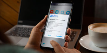 Χρησιμοποιείτε Zoom?! Διαβάστε πόσο ιδιωτικό και ασφαλές ΔΕΝ είναι