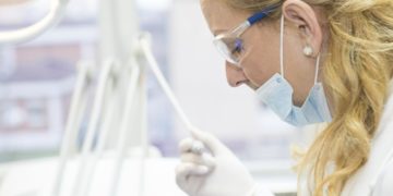 Δωρεά 10.000 χειρουργικών μασκών στο ΝΙΜΤΣ από το Σύλλογο Υπαλλήλων Εθνικής Ασφαλιστικής