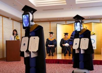 Αποφοίτηση με ρομπότ στην Ιαπωνία λόγω κορωνοϊού