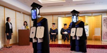 Αποφοίτηση με ρομπότ στην Ιαπωνία λόγω κορωνοϊού