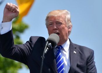 O D. Trump ζητά από τις ασφαλιστικές να καλύψουν τα τεστ του Covid-19