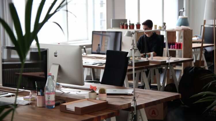 adult-business-computer-contemporary-insurancedaily