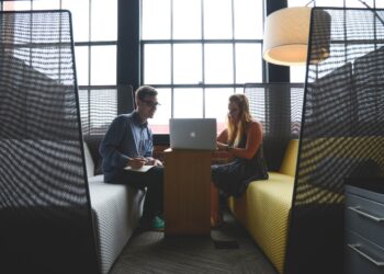 Χρηματοπιστωτικό ίδρυμα “αδειάζει” γραφεία και περνά σε εξ απoστάσεως εργασία