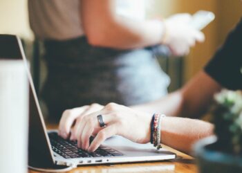 Οδηγός: Τι πρέπει να ξέρετε για την ασφαλιστική σας κάλυψη στον Covid-19